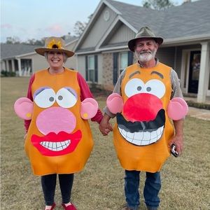 Mr & Mrs Potato Head costumes one size. 🎩’s not included.Used w/Toy Story theme